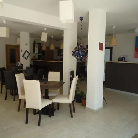 Апартамент Deluxe Sea View - Family Friendly Слънчев бряг