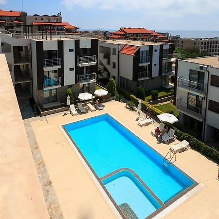 Deluxe Sea View - Family Friendly Апартамент *