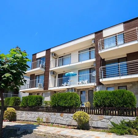 Deluxe Sea View - Family Friendly Апартамент *